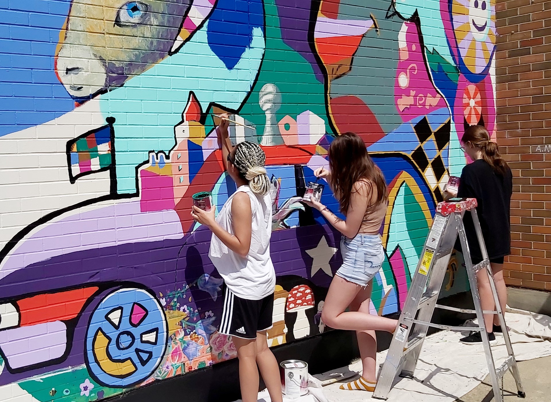 Airdrie high school students make mural magic - DiscoverAirdrie